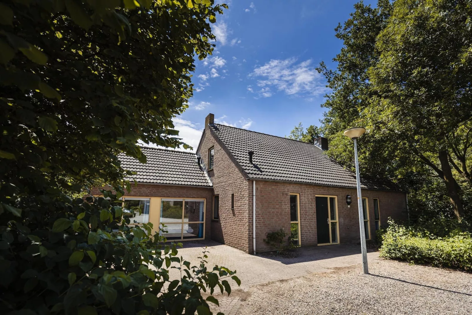 12 - Persons Family Bungalow-Buitenkant zomer