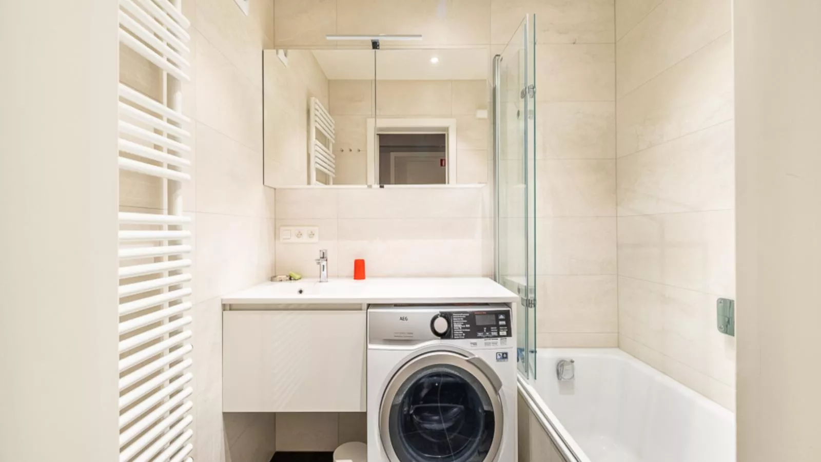 Neva troisième-Badkamer