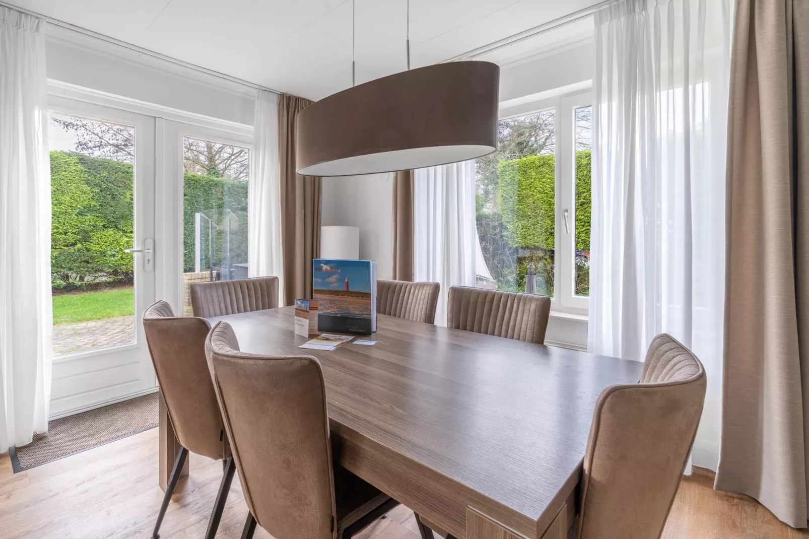 Kamperfoelie 49-Eetkamer