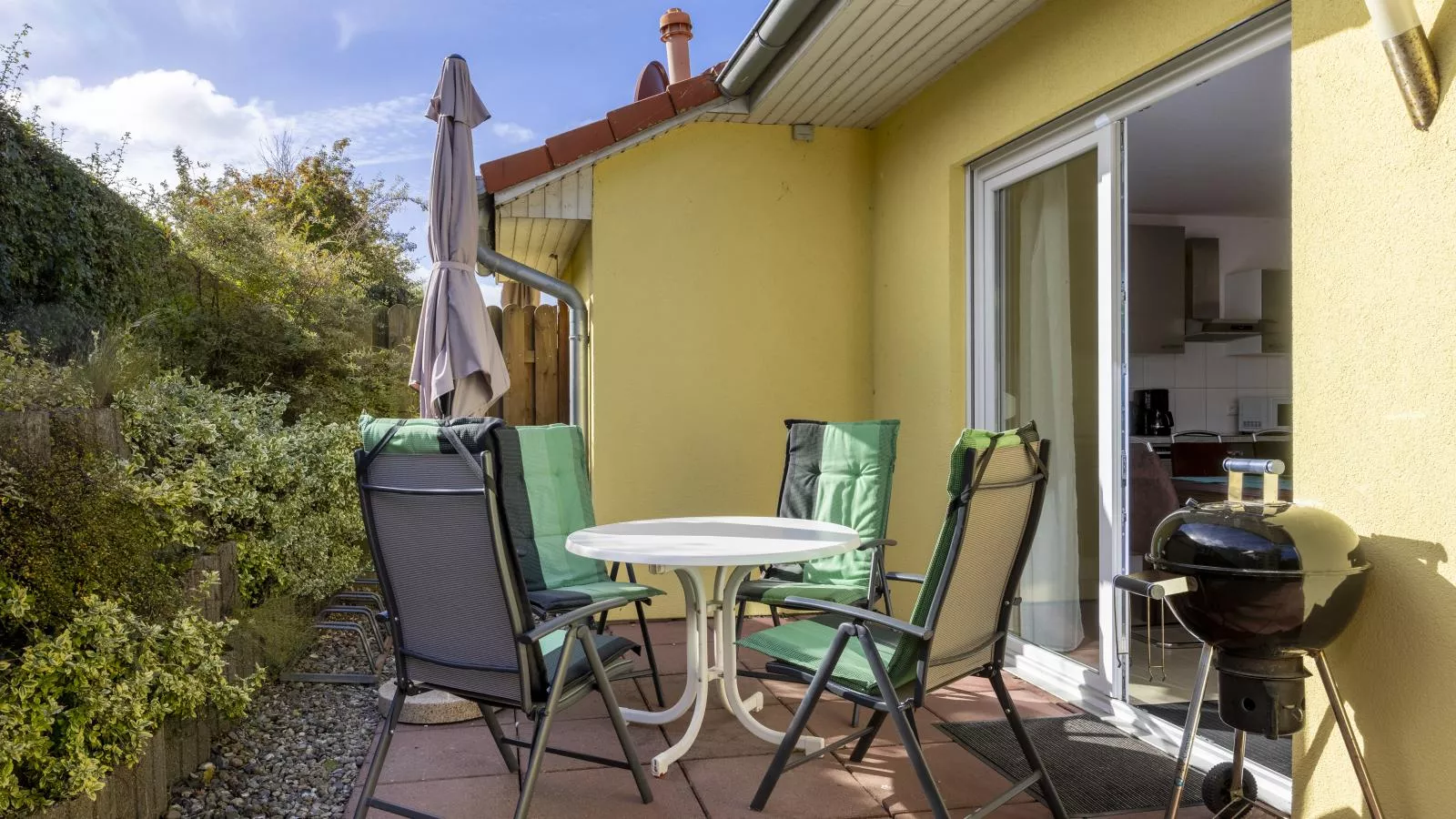 Windflüchter links mit Sauna-Terrasbalkon