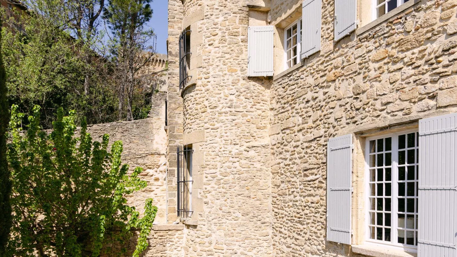 Chateau la Perle-Buitenkant zomer