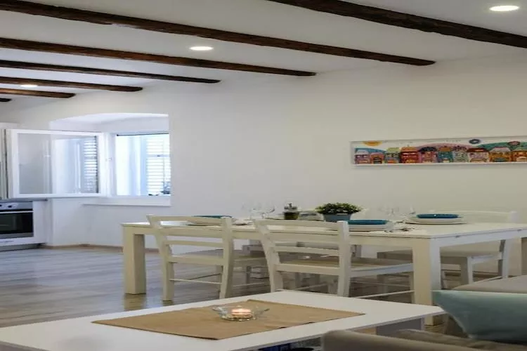 Apartments Blue Lavender - Two Bedroom Apartment - Eetkamer