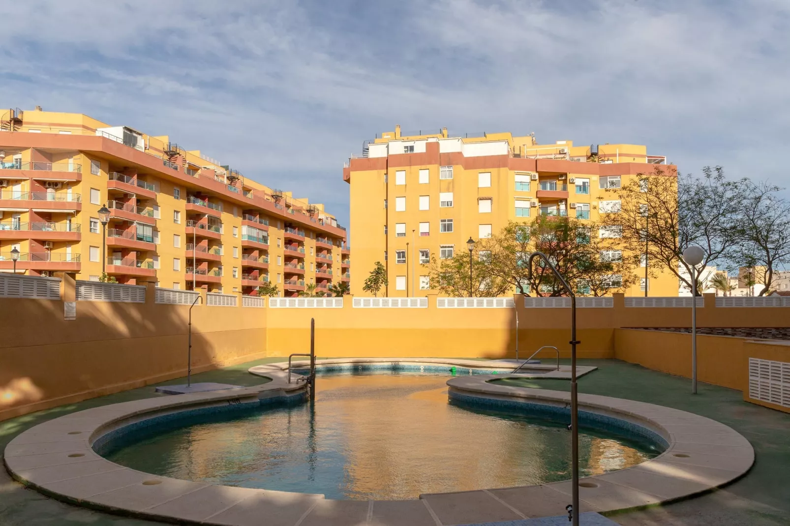 CT 386 AL - Faro's Roquetas Beach Apartment-Zwembad