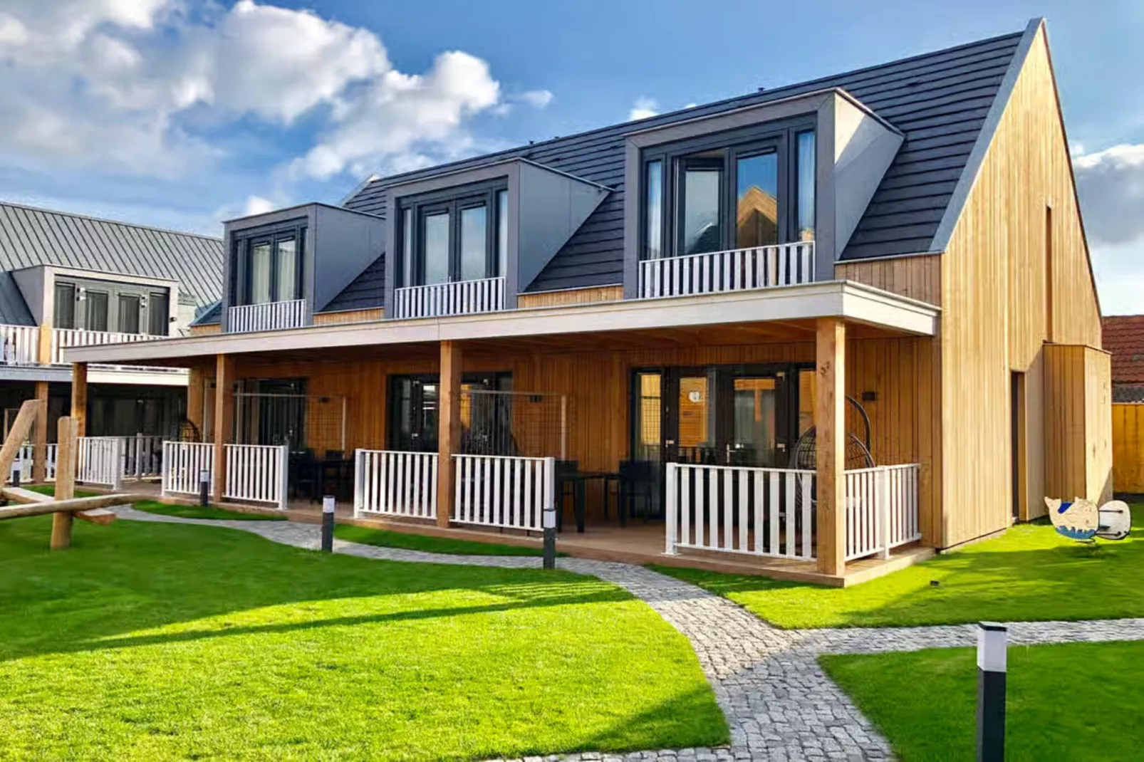 Plein 40 Lodge 8 - Buitenkant zomer