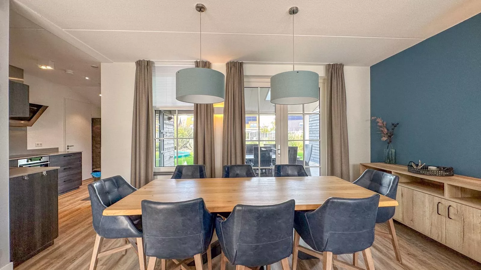 Dune Deluxe 77-Eetkamer