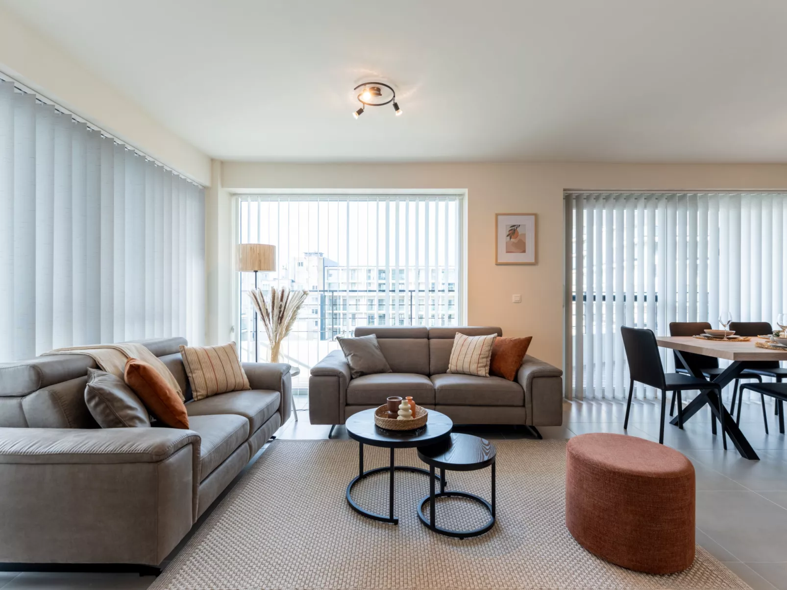 The Waves with parking-Binnen