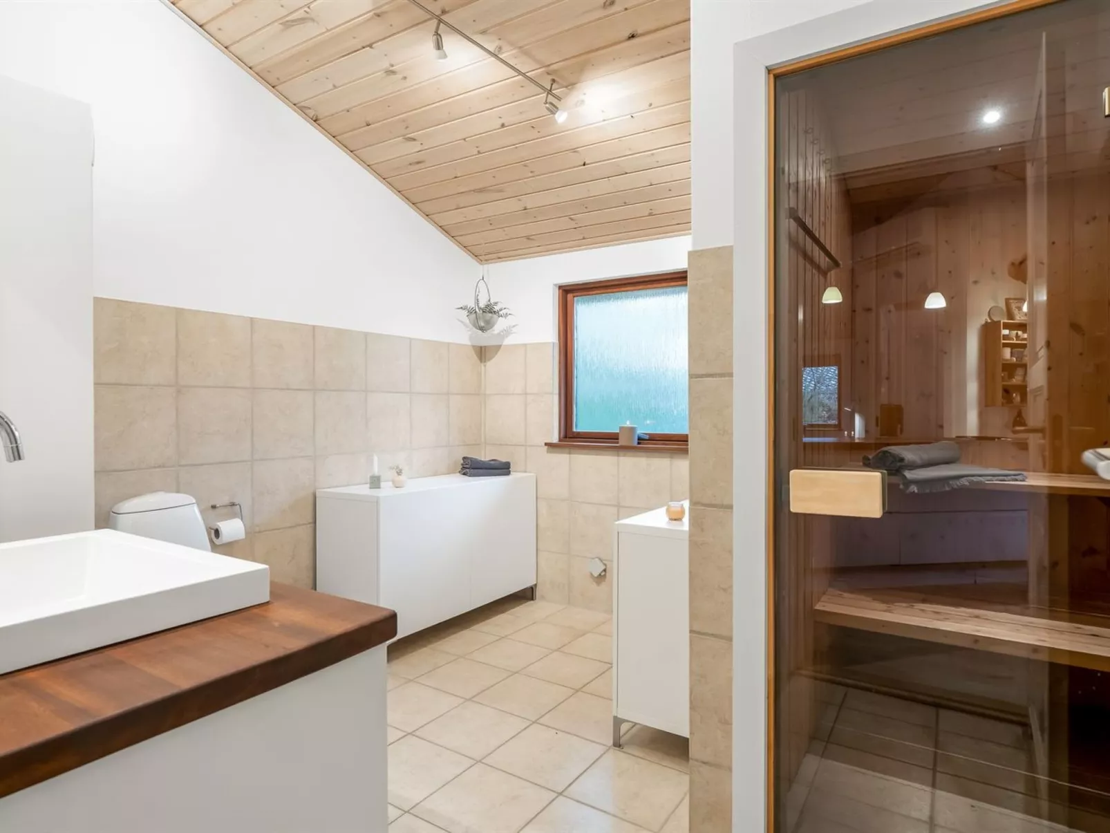 "Jaane" - 250m to the fjord-Binnen