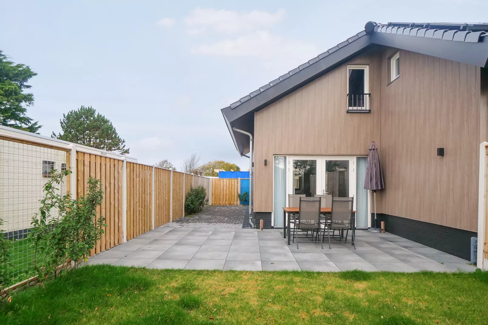 Huis Zand-Buitenkant zomer