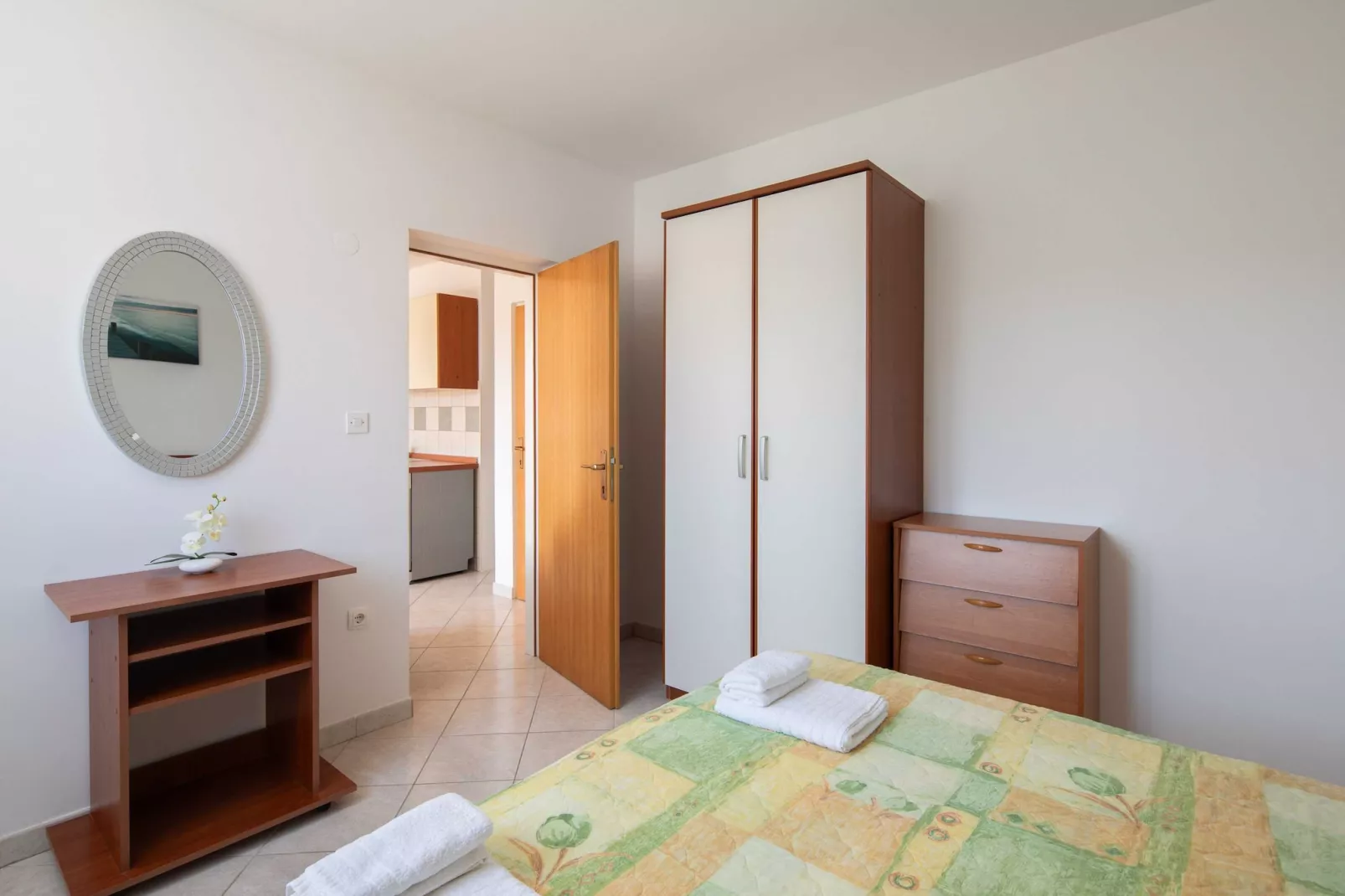 Apartments Bella Vista -One Bedroom Apartment with Terrace and Sea View (A2)-Slaapkamer