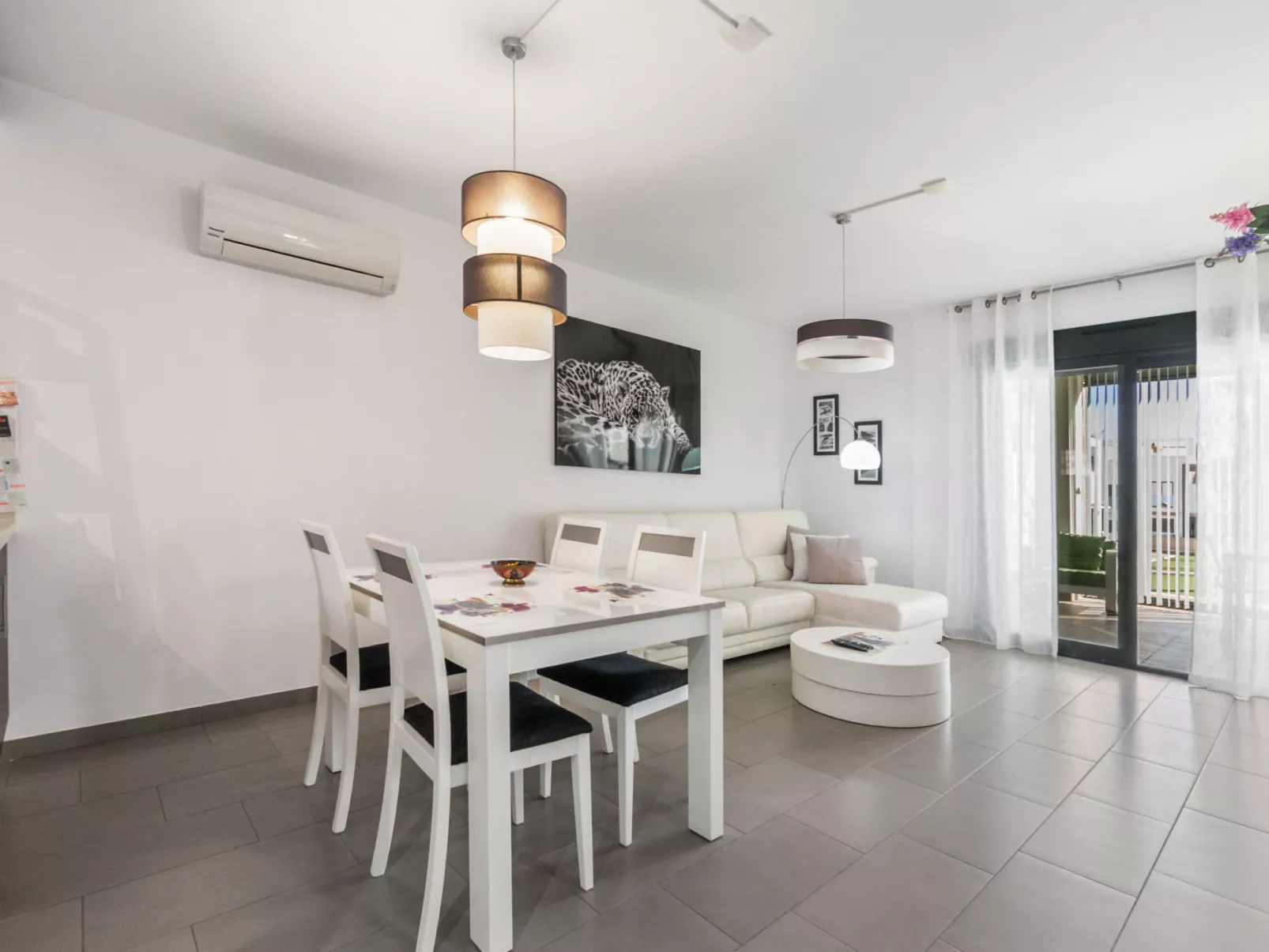 Oasis Beach 1-Binnen