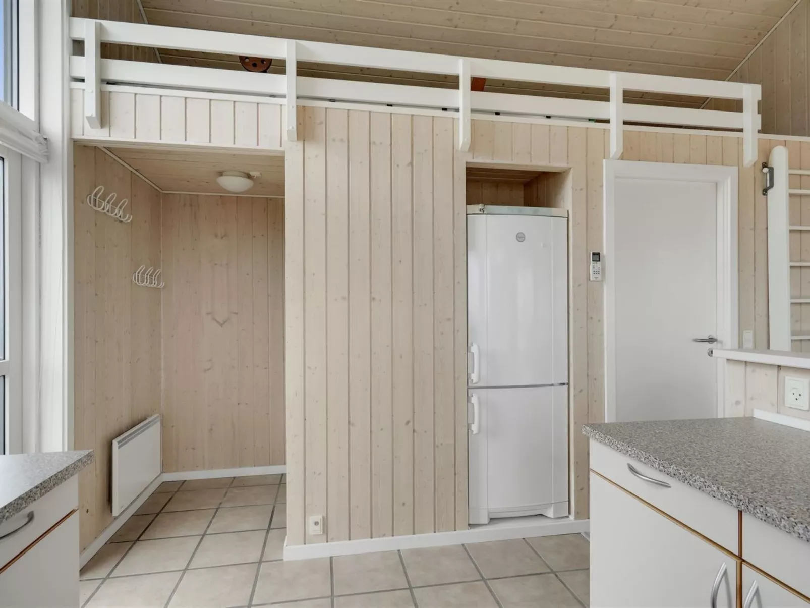 "Finn" - 100m from the sea-Binnen