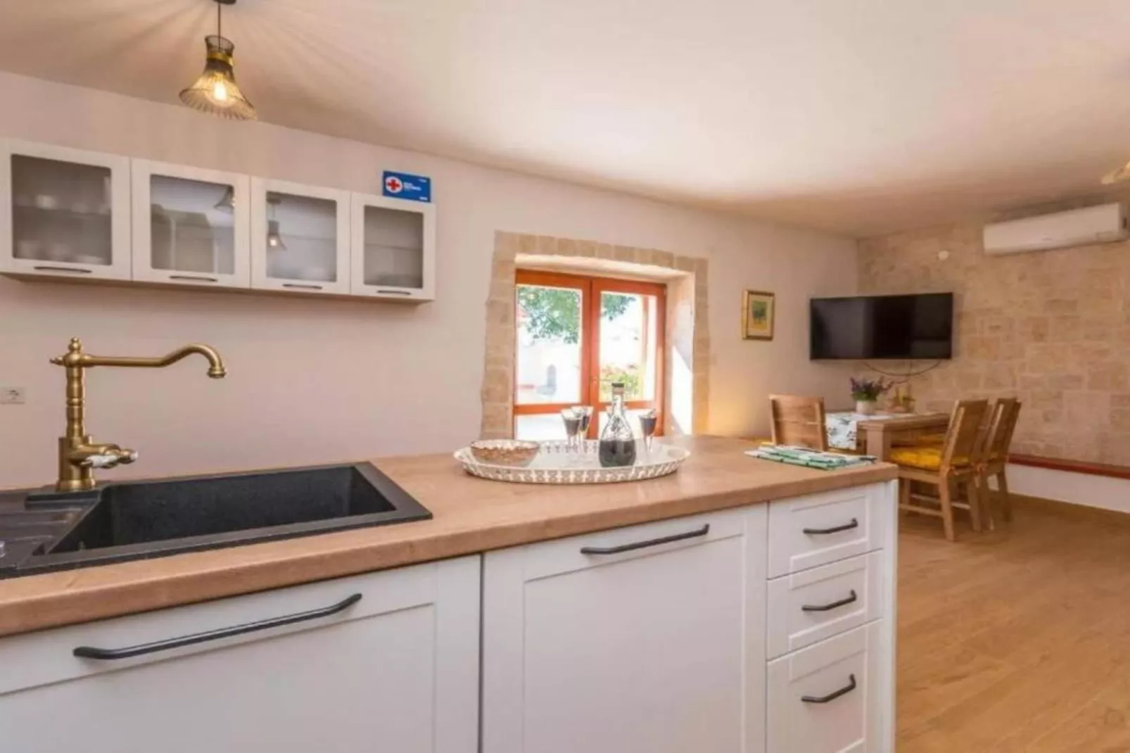 The Grandfather Villa – Heated Pool Retreat-Keuken