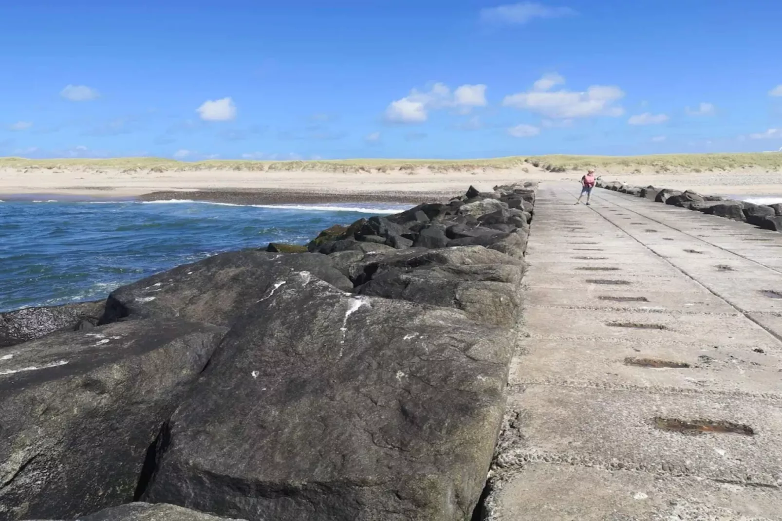 Ontsnapping aan zee met schommel-Waterzicht