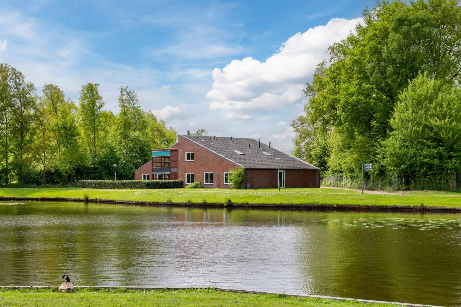 Hunzepark 10-Buitenkant zomer