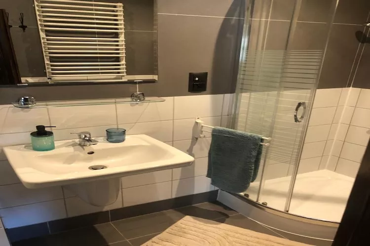 Bungalow Bieszkowice-Badkamer