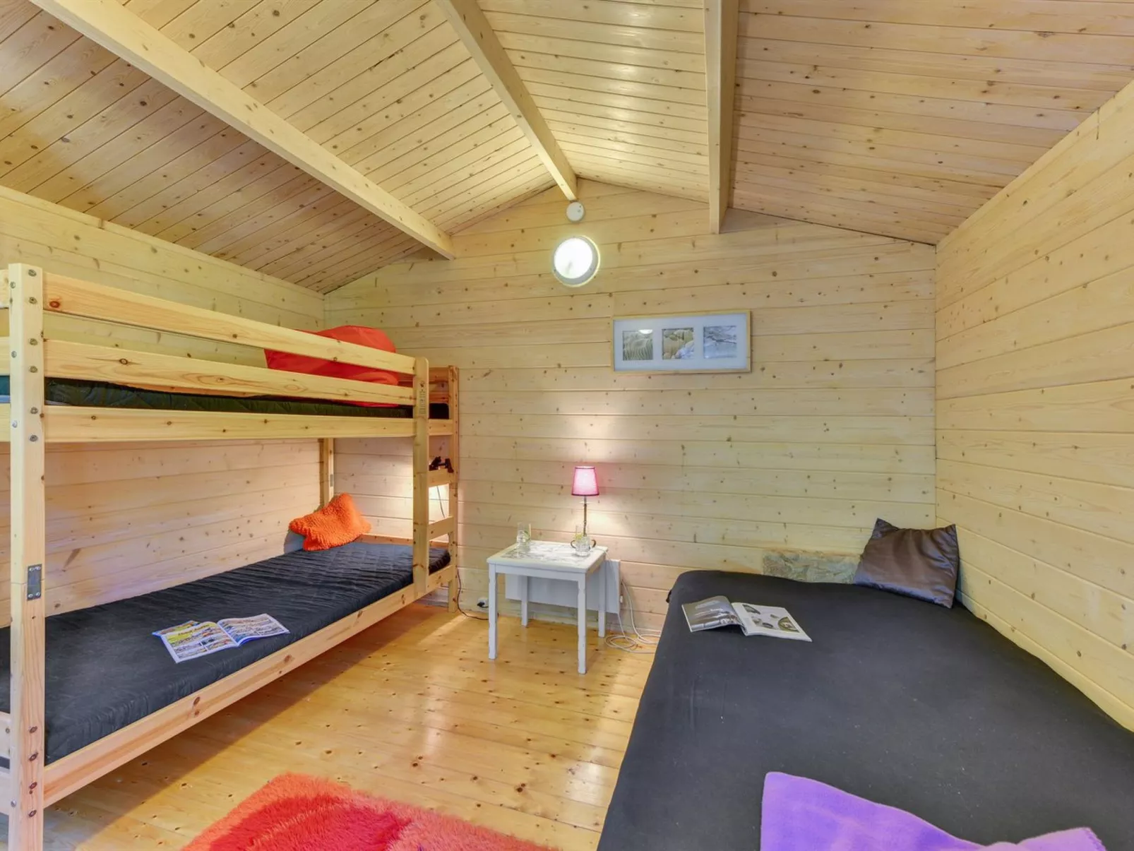 "Deik" - 2km to the fjord-Binnen