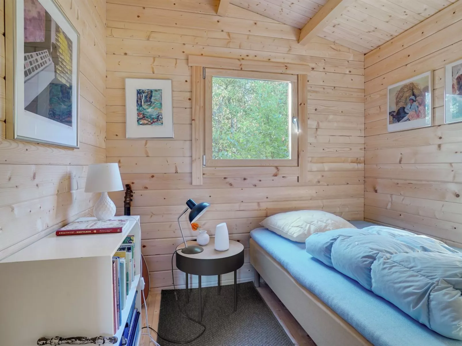 "Thrine" - 100m to the fjord-Binnen