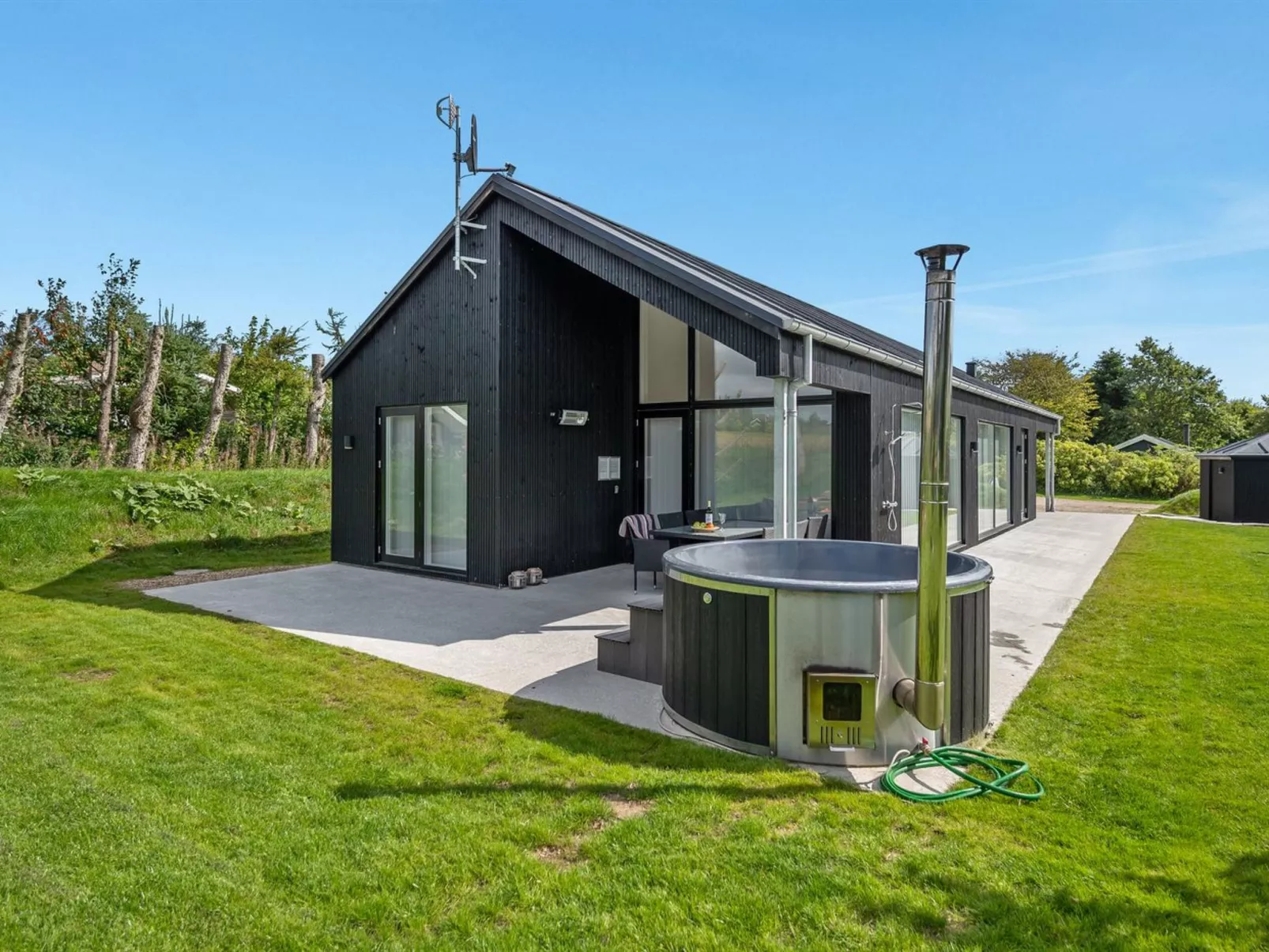 "Elso" - 600m to the fjord-Buiten