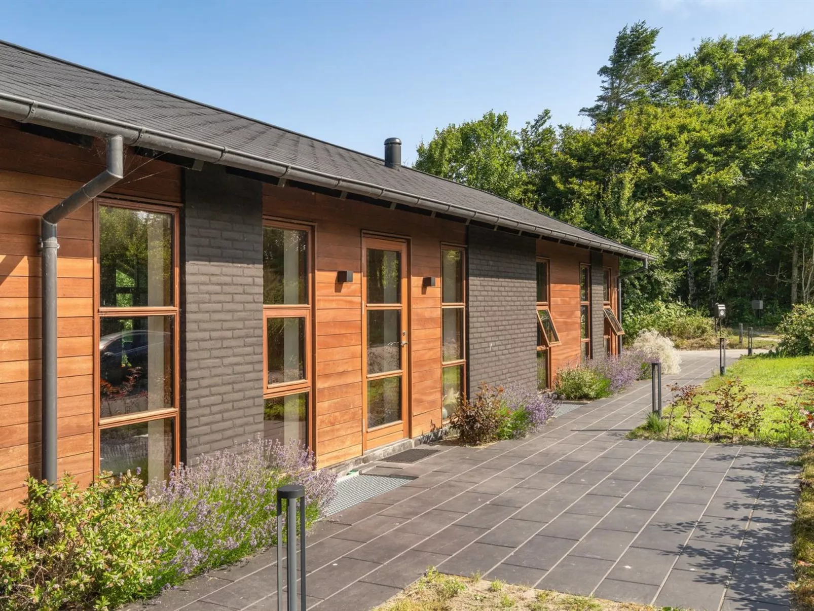 "Andri" - 600m to the fjord-Buiten