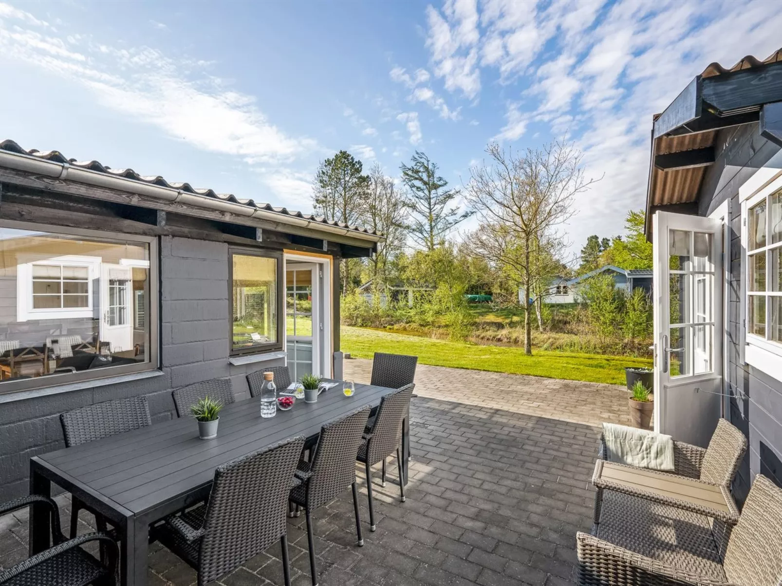 "Valdemar" - 350m to the fjord-Buiten