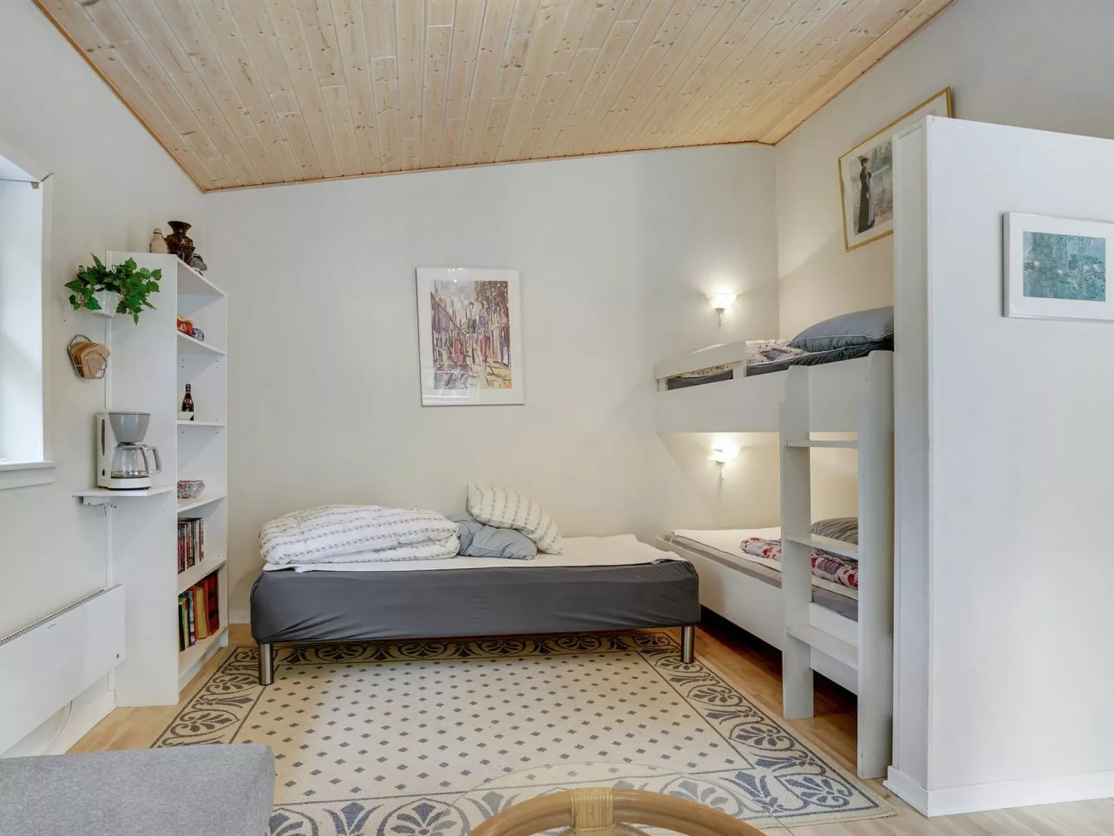 "Gwen" - 2.7km from the sea-Binnen