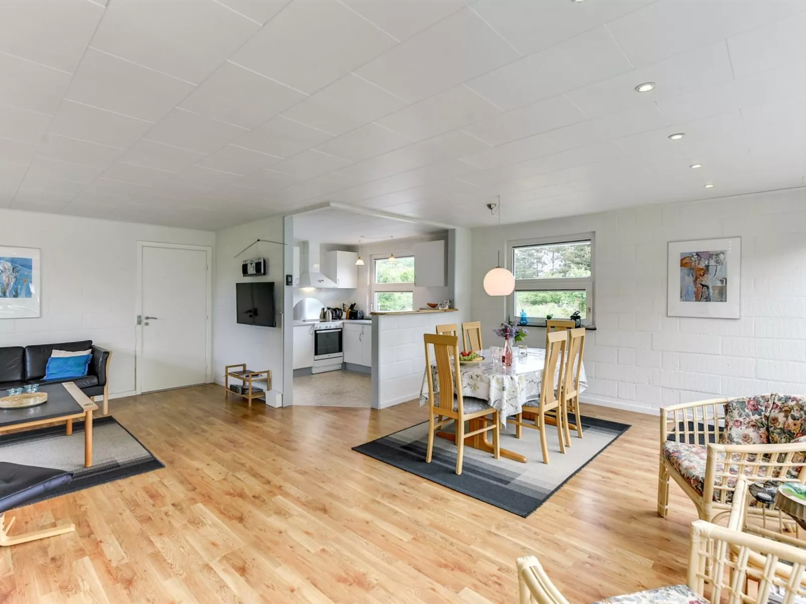 "Vicky" - 4km from the sea-Binnen