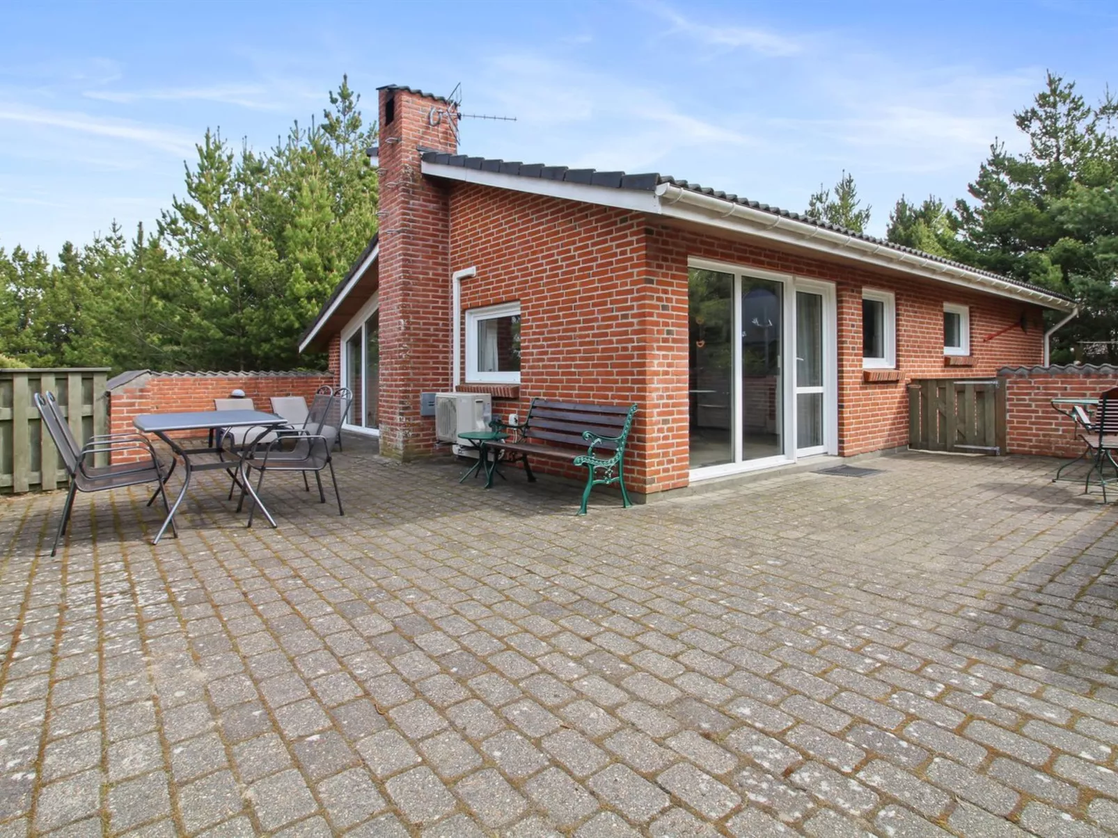"Elsy" - 2.6km from the sea-Buiten