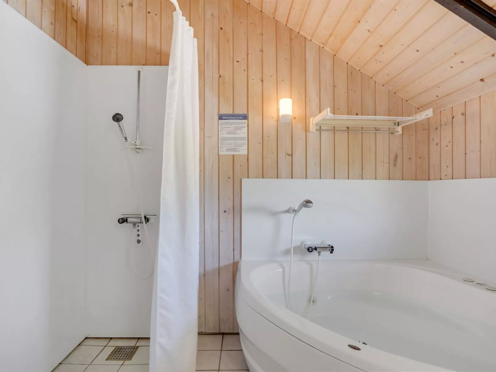 "Annelore" - 400m from the sea-Binnen