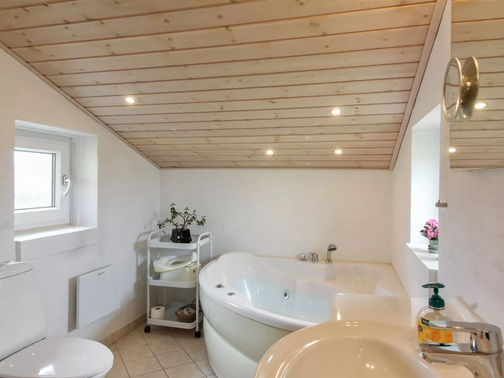 "Adelbert" - 400m from the sea-Binnen