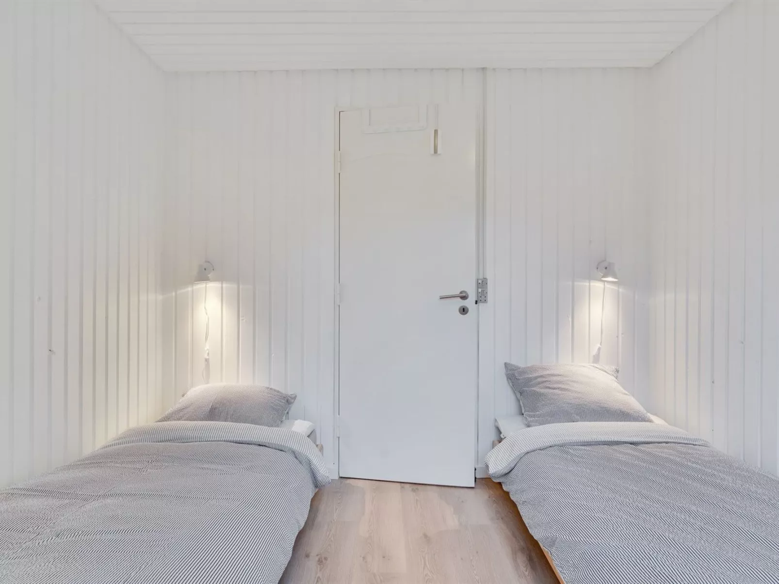 "Corina" - 100m from the sea-Binnen