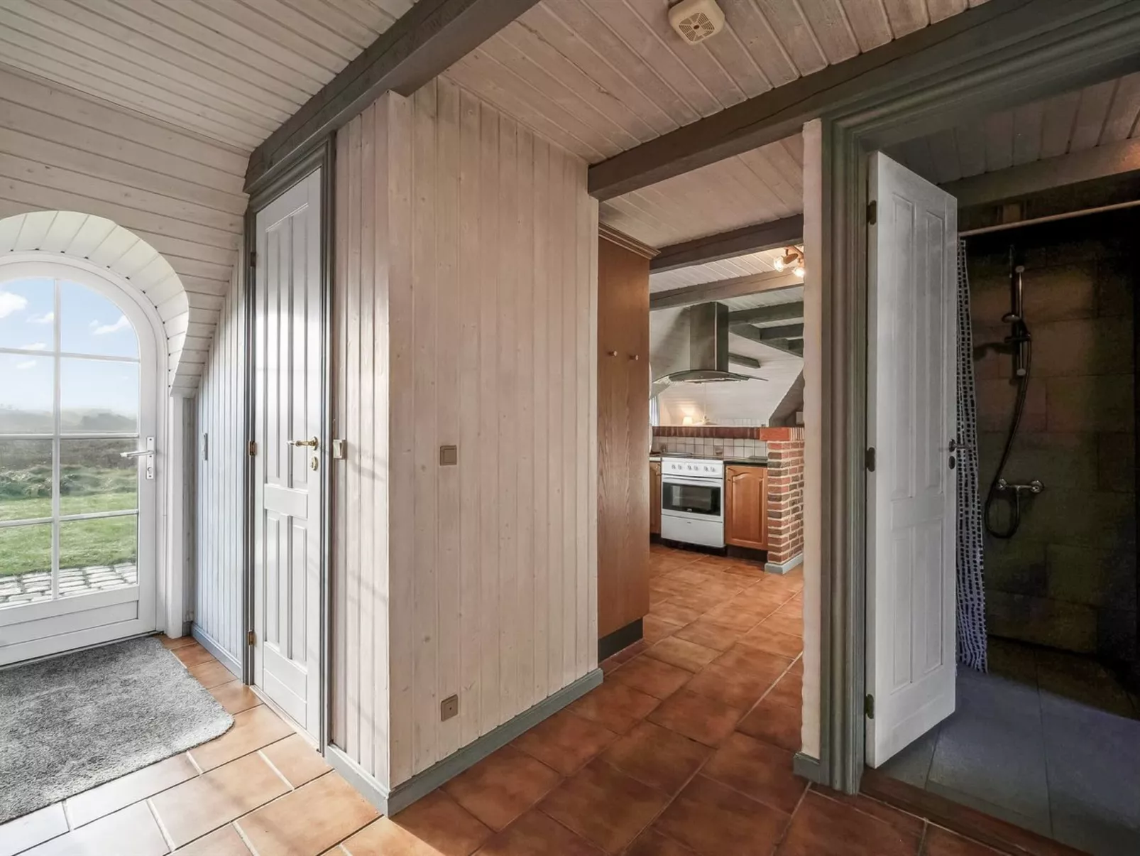 "Vangja" - 700m to the fjord-Binnen