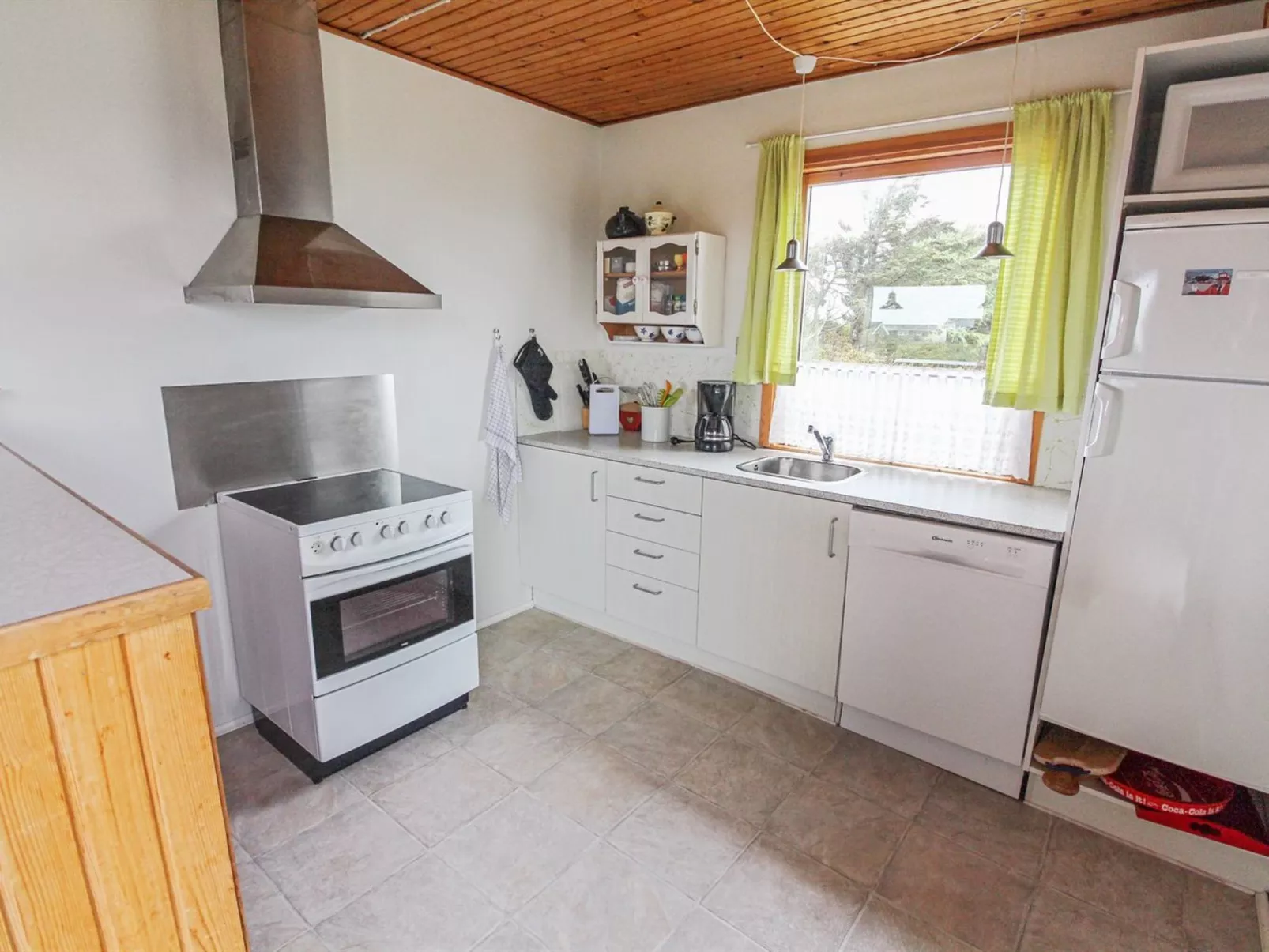 "Jerk" - 250m from the sea-Binnen