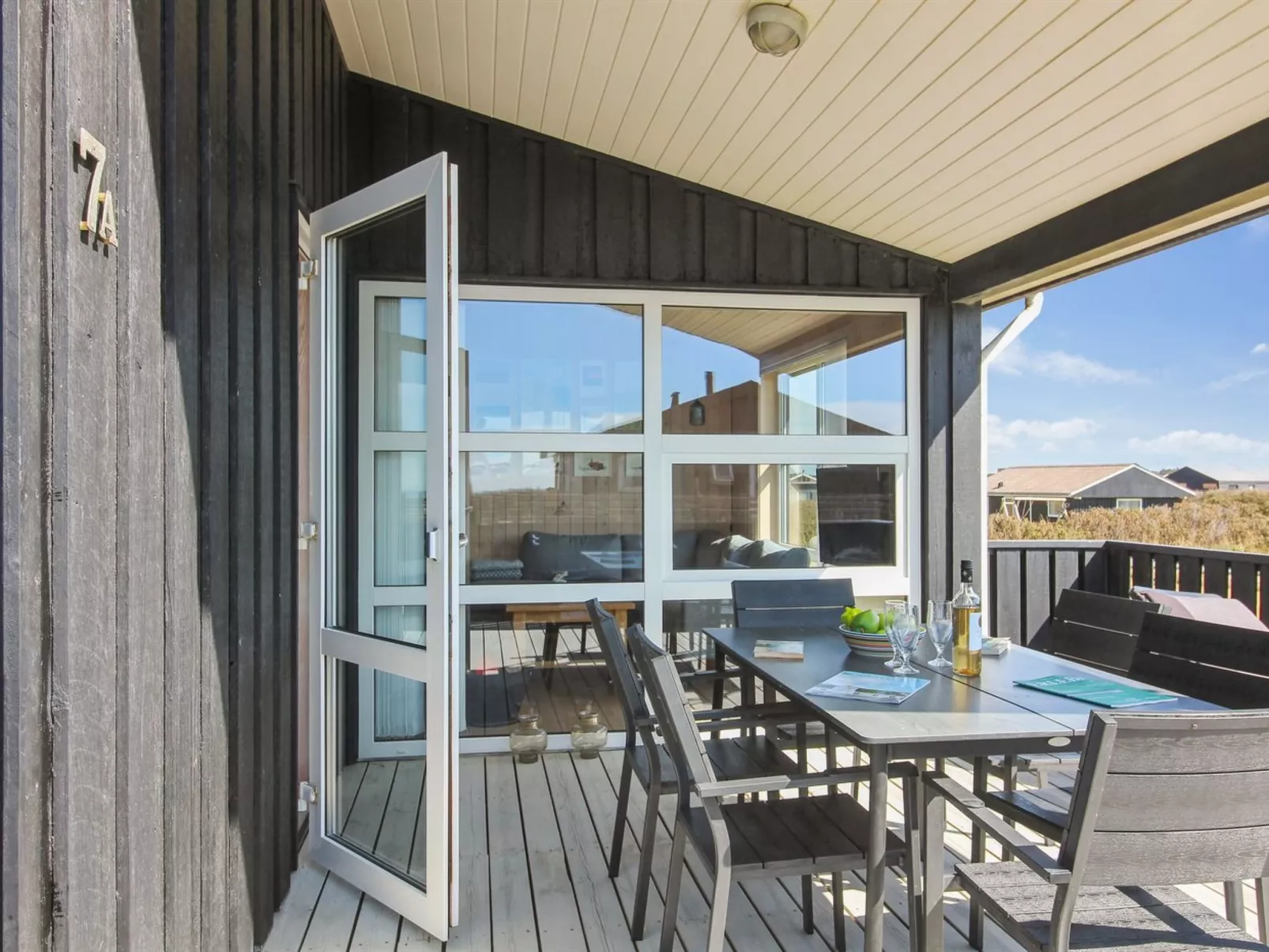 "Eyvin" - 100m from the sea-Buiten