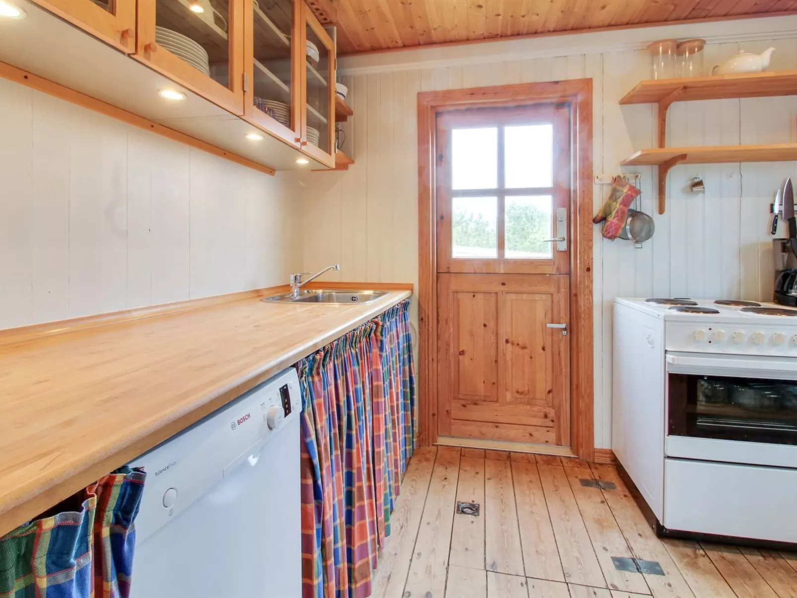 "Jon" - 400m from the sea-Binnen