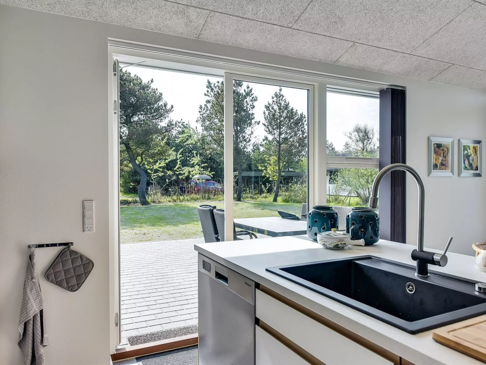 "Stacey" - 800m from the sea-Binnen