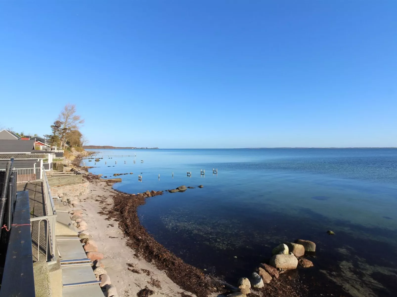 "Grim" - 5m from the sea-Buiten