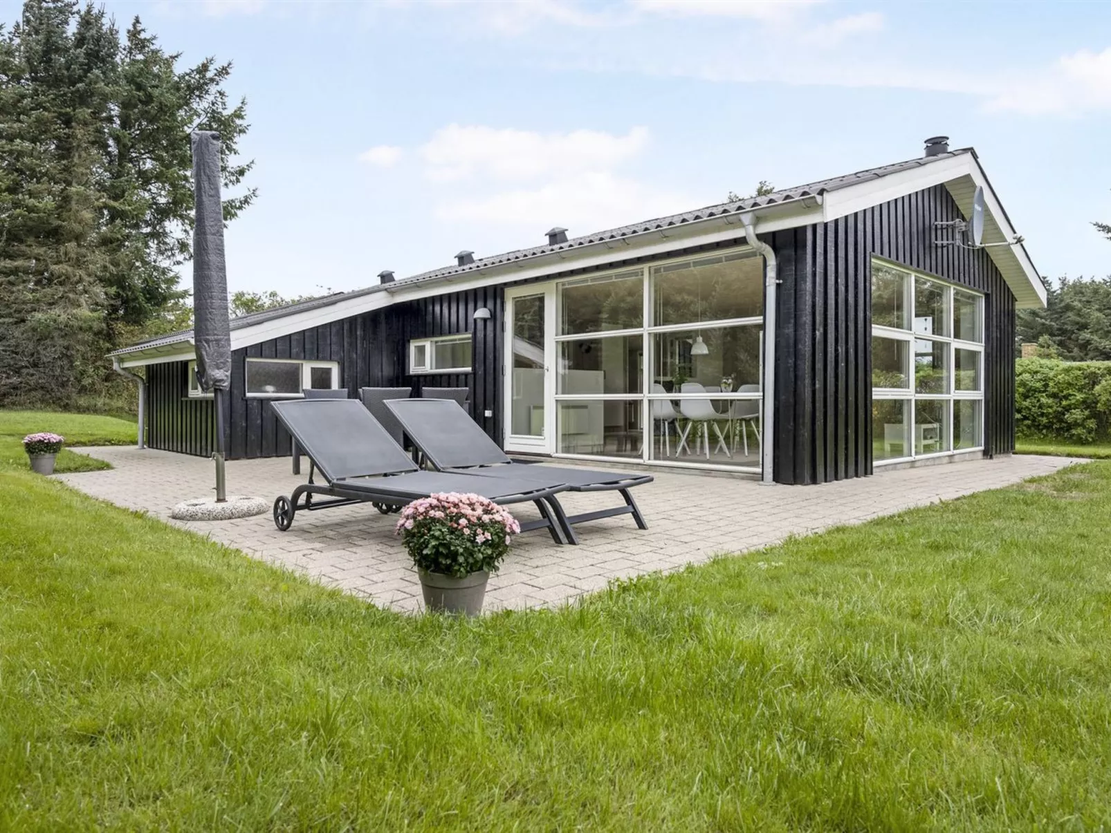 "Into" - 400m from the sea-Buiten