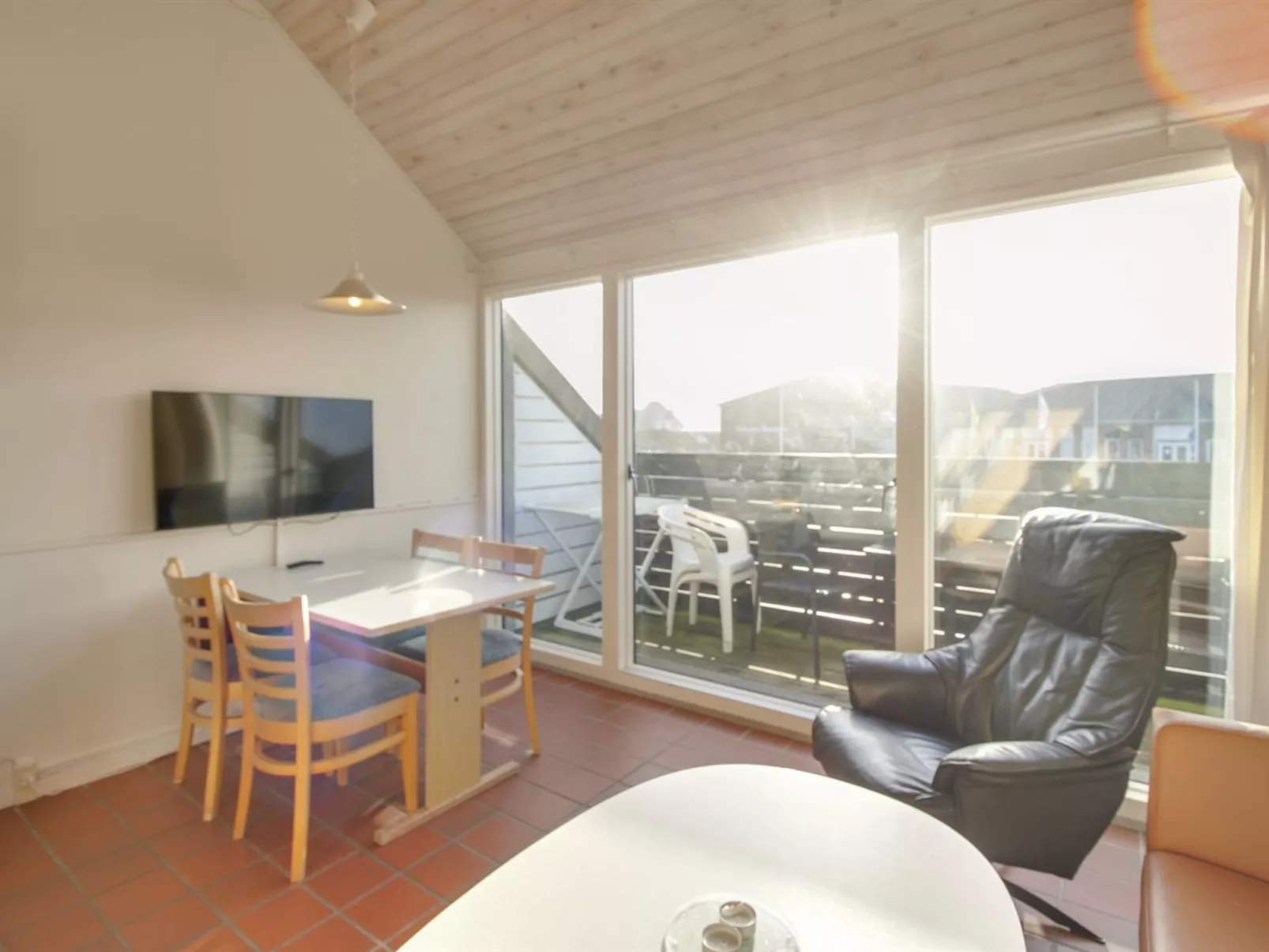 "Ronia" - 100m from the sea-Binnen