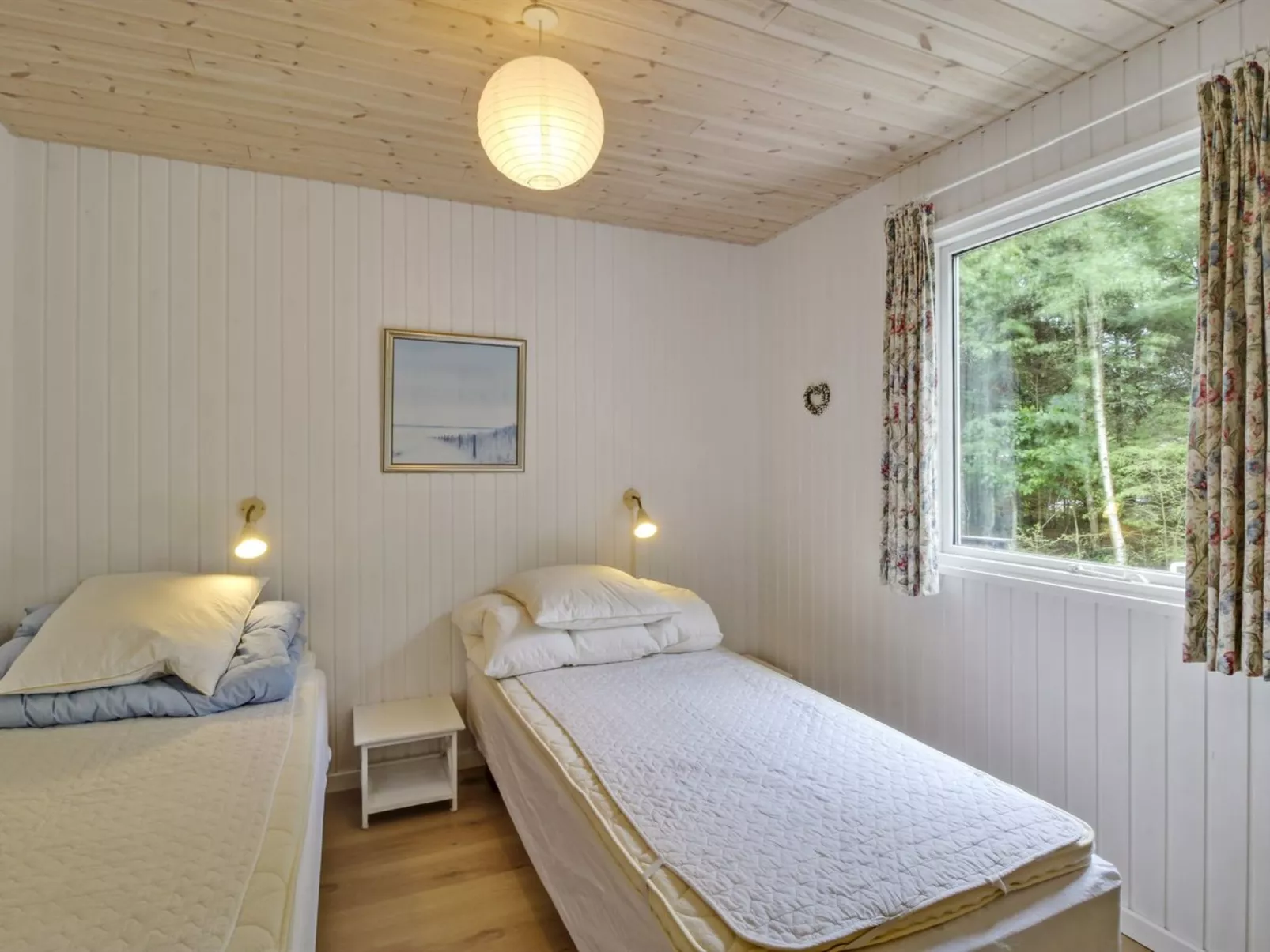 "Chrissie" - 150m from the sea-Binnen