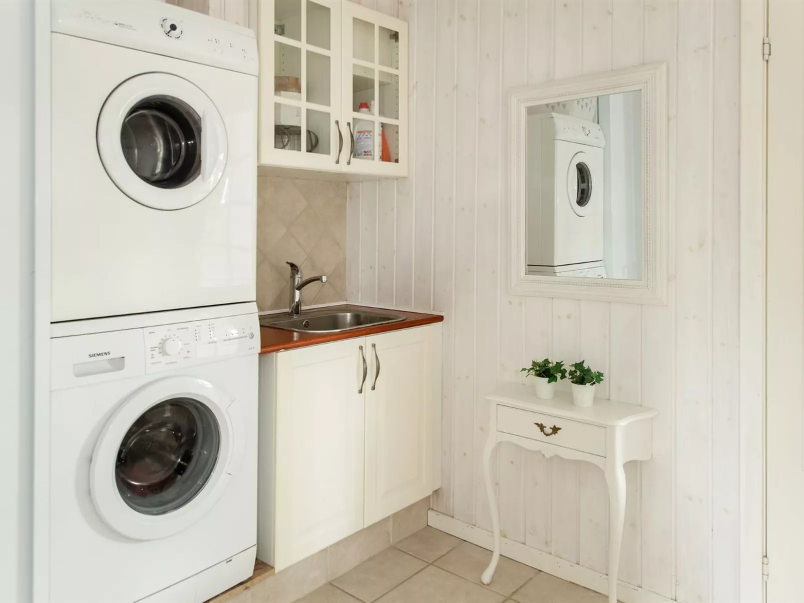 "Emelita" - 900m from the sea-Binnen