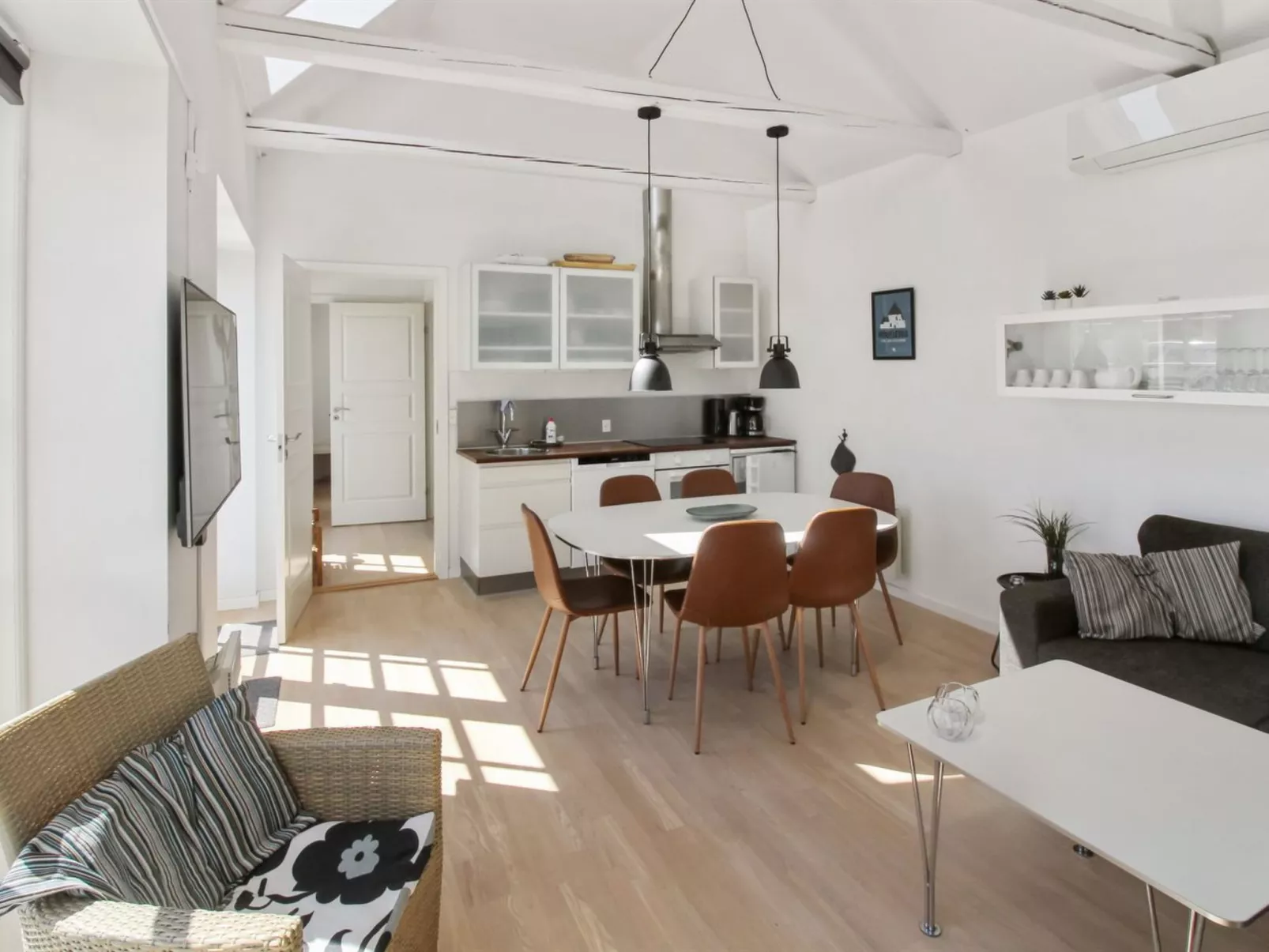 "Tinne" - 400m from the sea-Binnen