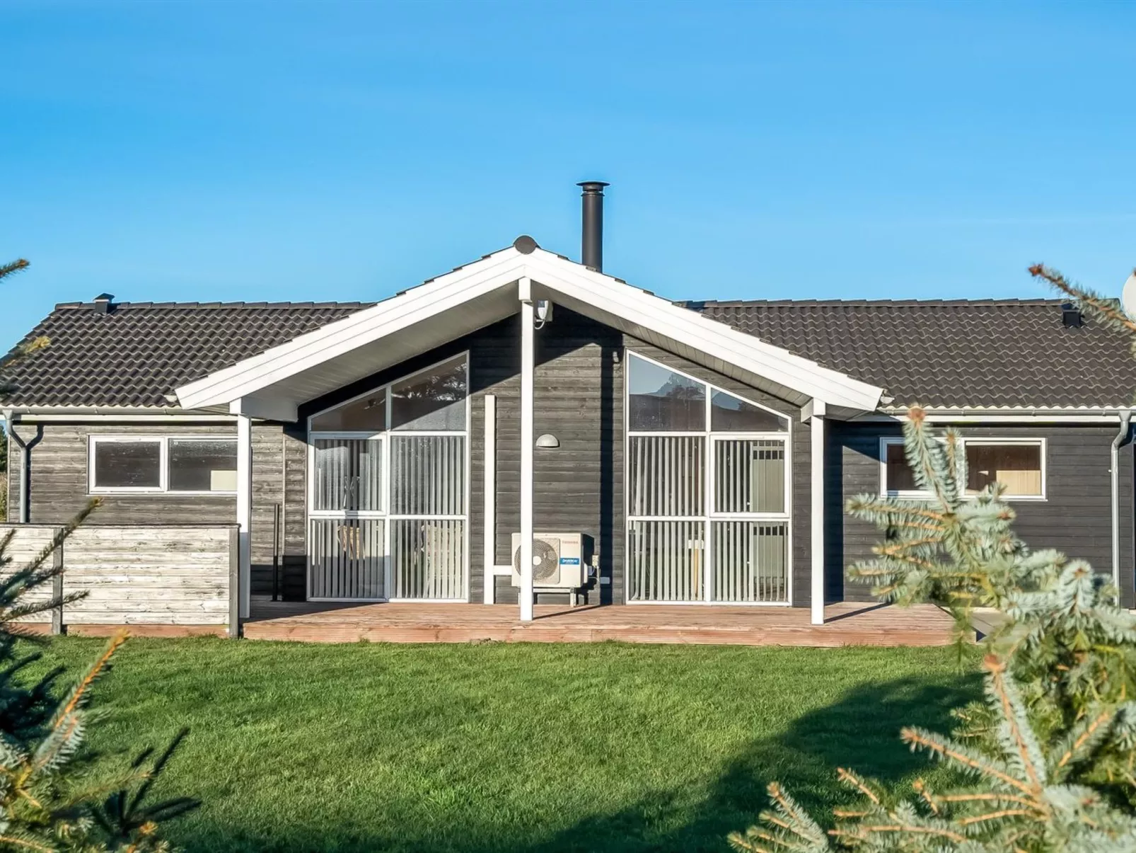 "Oskarvine" - 900m from the sea-Buiten