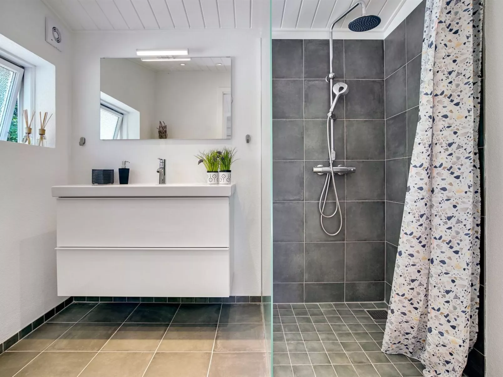 "Tannie" - 300m from the sea-Binnen