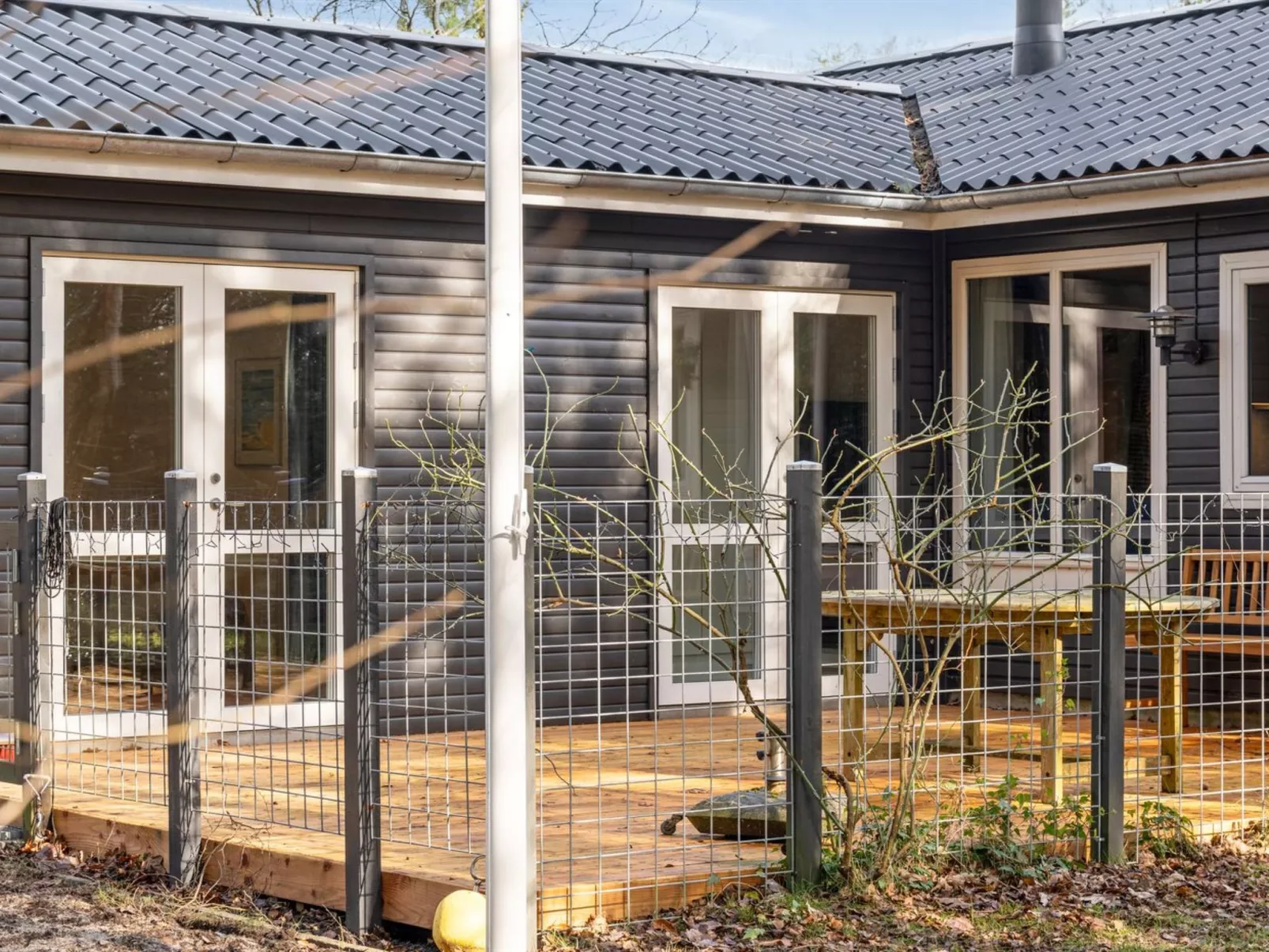 "Milan" - 250m to the fjord-Buiten