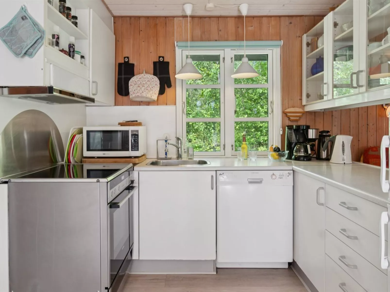 "Tom" - 125m from the sea-Binnen