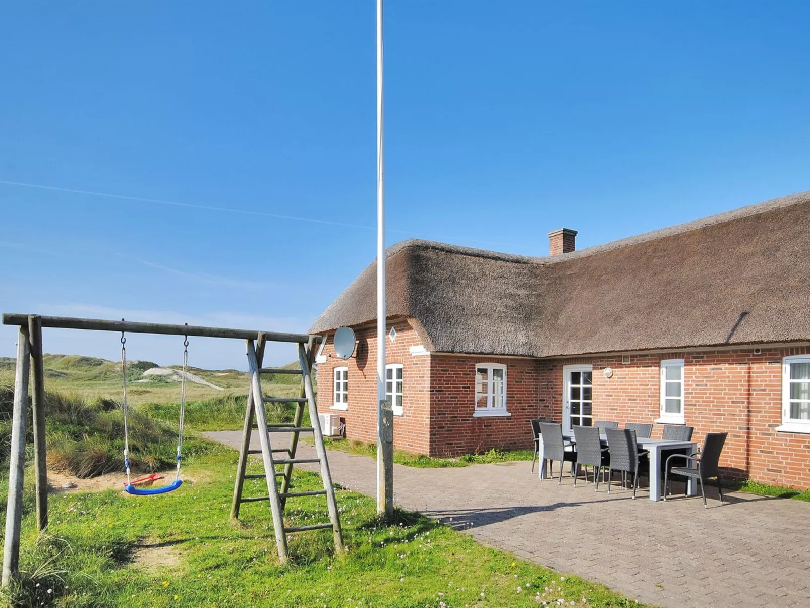 "Skuli" - 200m from the sea-Buiten