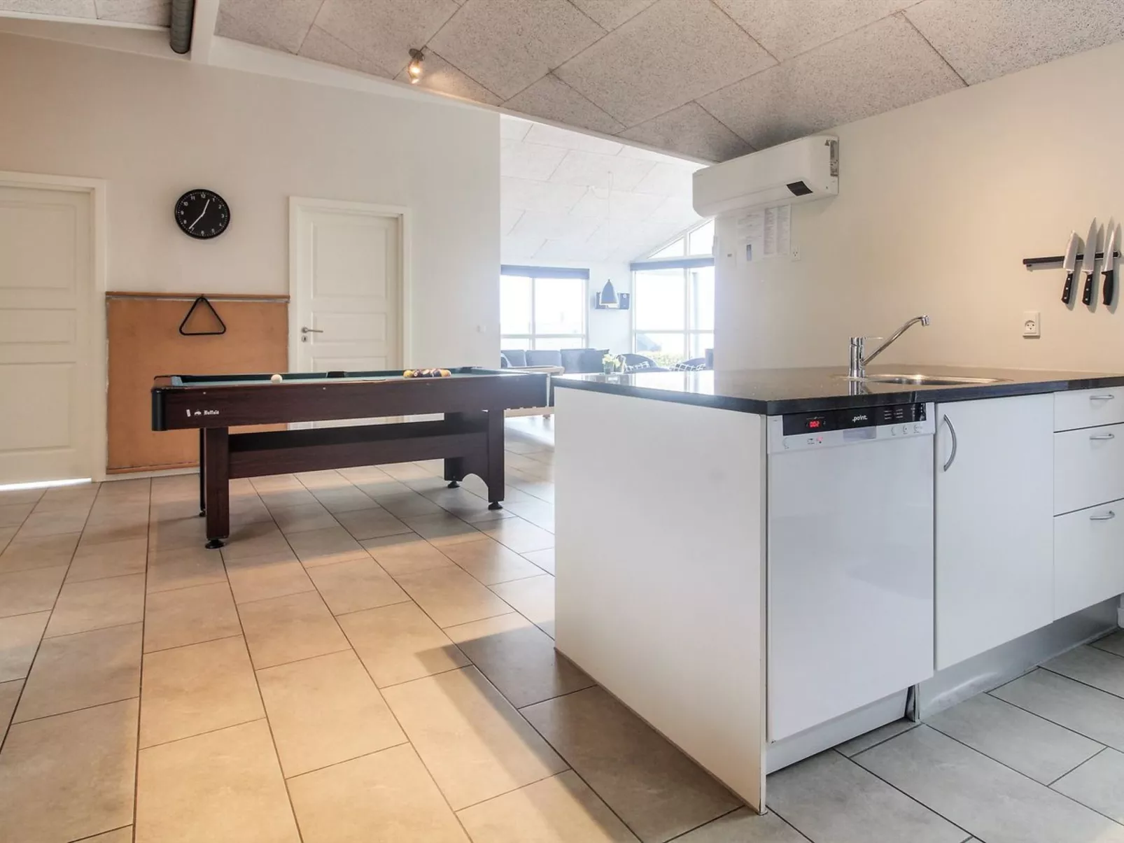 "Clea" - 200m from the sea-Binnen