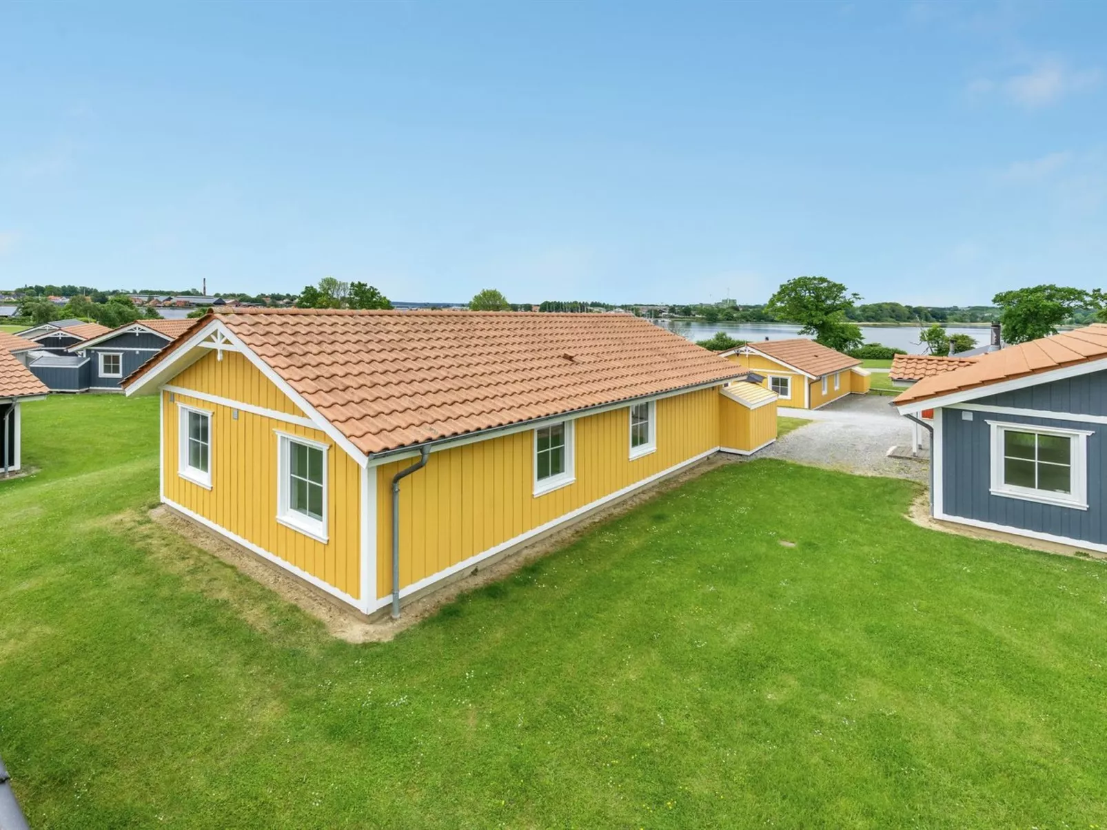 "Karina" - 150m to the fjord-Buiten