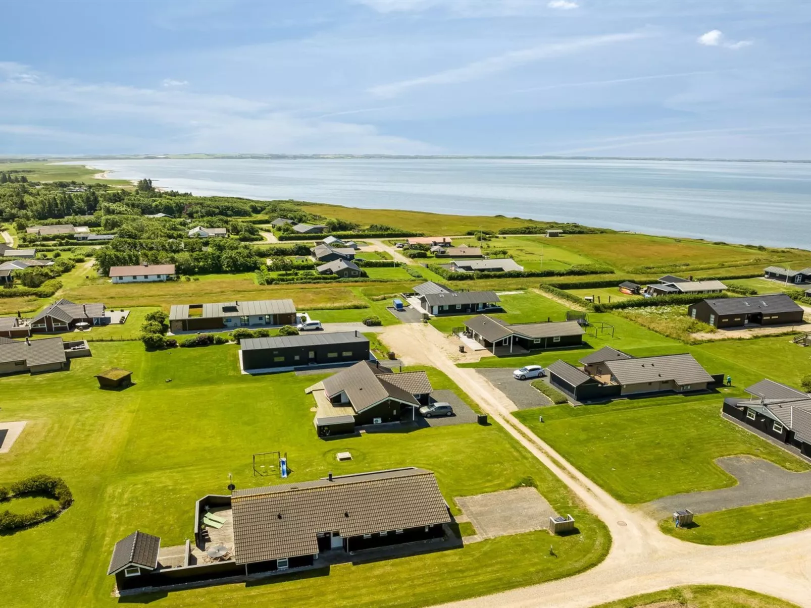 "Samuil" - 300m to the fjord-Buiten