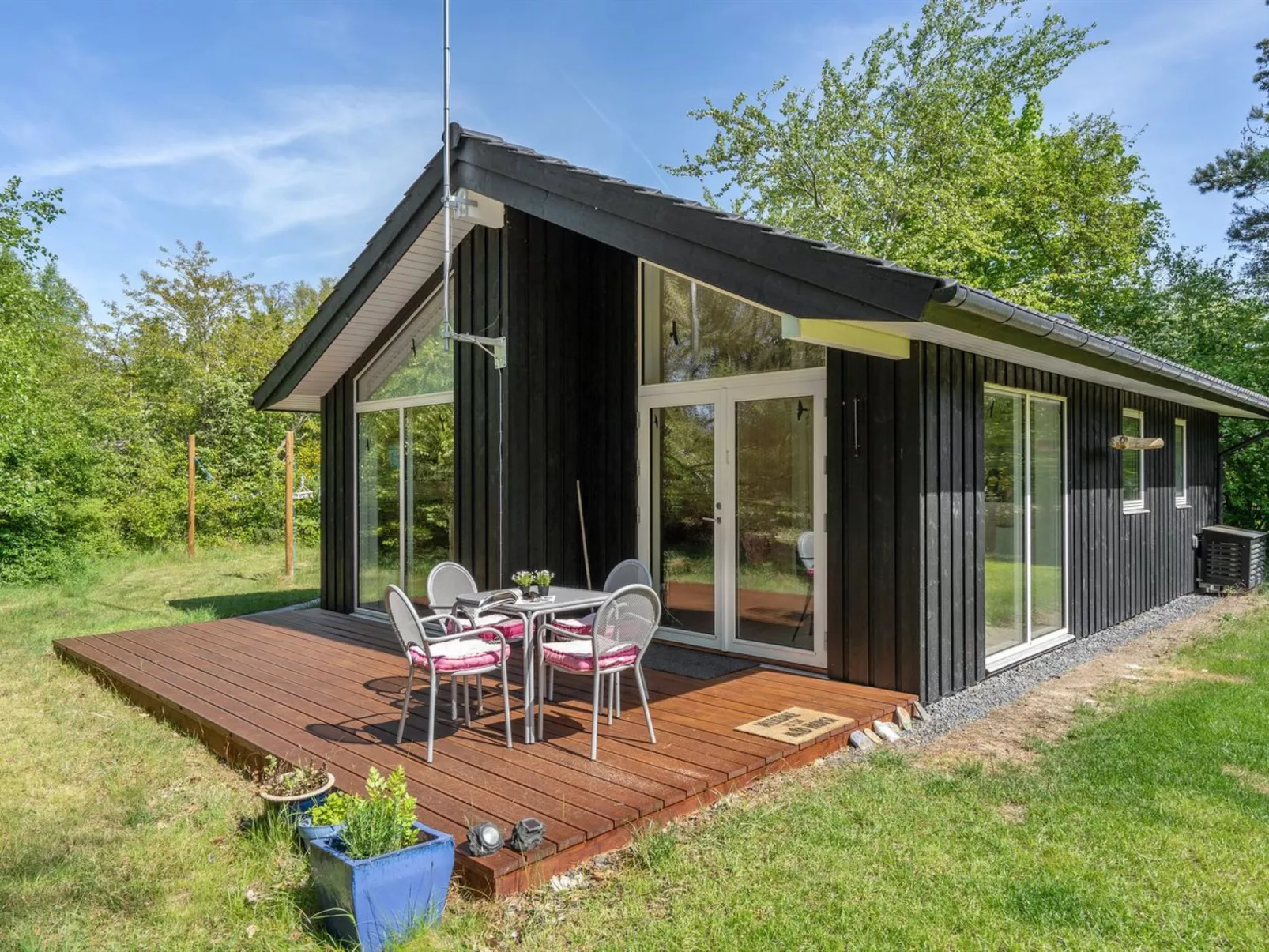 "Tancred" - 200m from the sea-Buiten